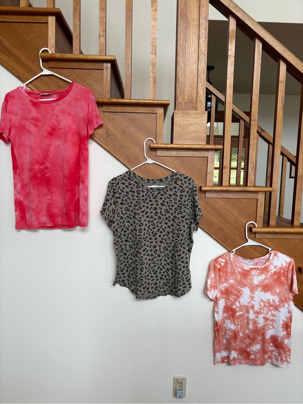LIKE NEW Women’s Large Cool Tie-Dye Short Sleeve Tees and Leopard Print Tops